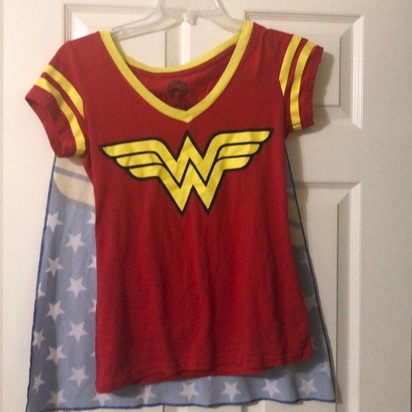 DC comics short self shirt with cape! - Picture 1 of 2